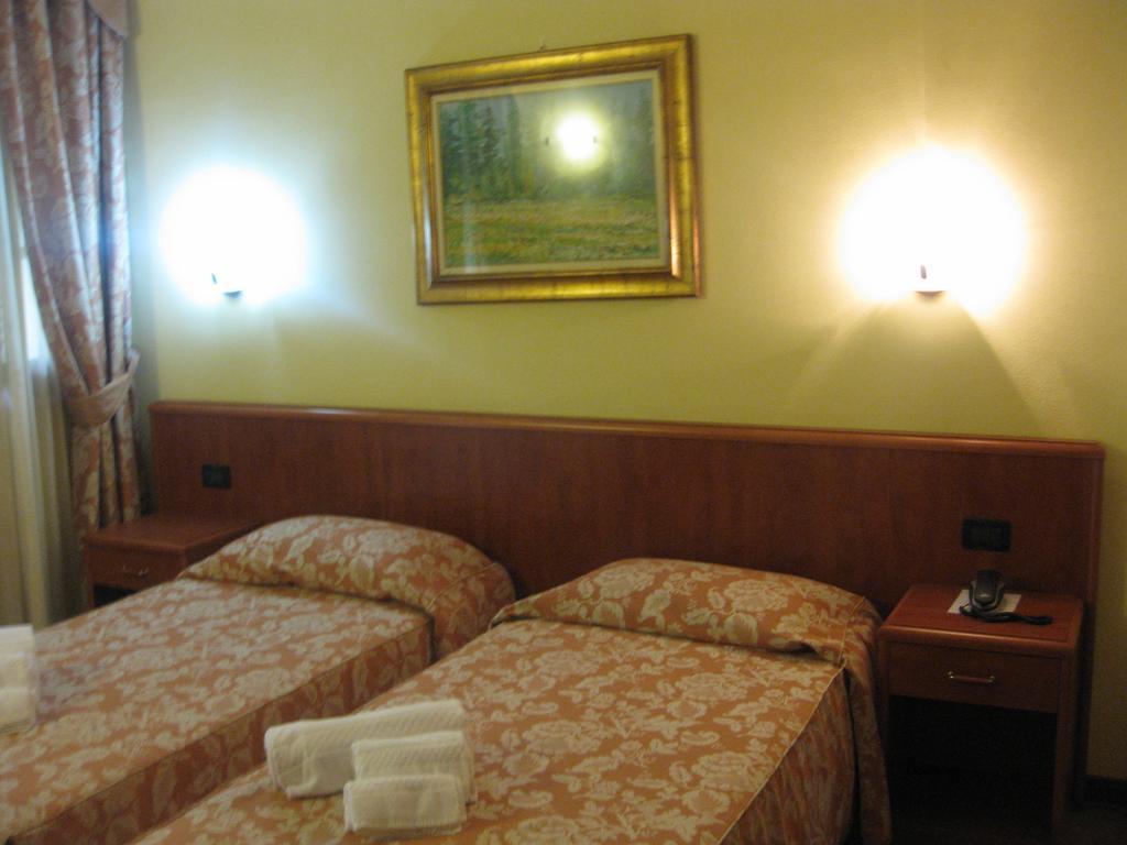 Albergo Giardino Sannazzaro de' Burgondi 객실 사진
