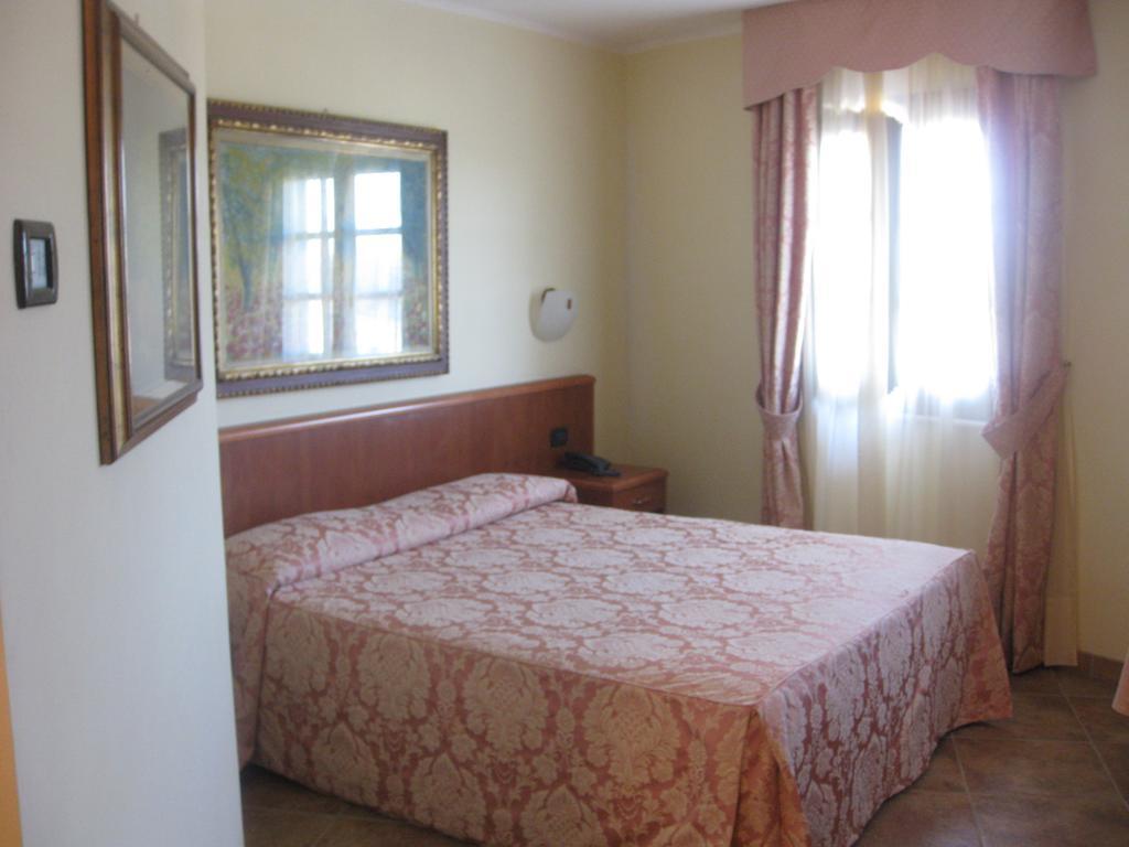 Albergo Giardino Sannazzaro de' Burgondi 객실 사진